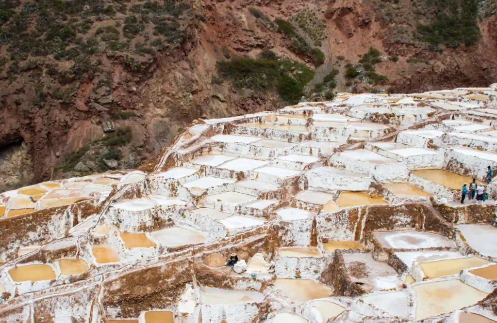 A picture of Maras's salt ponds during the day.